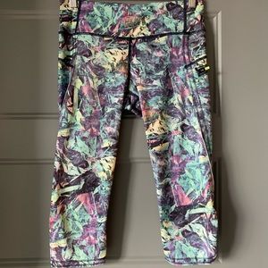 Lululemon colorful print crop pant size 6